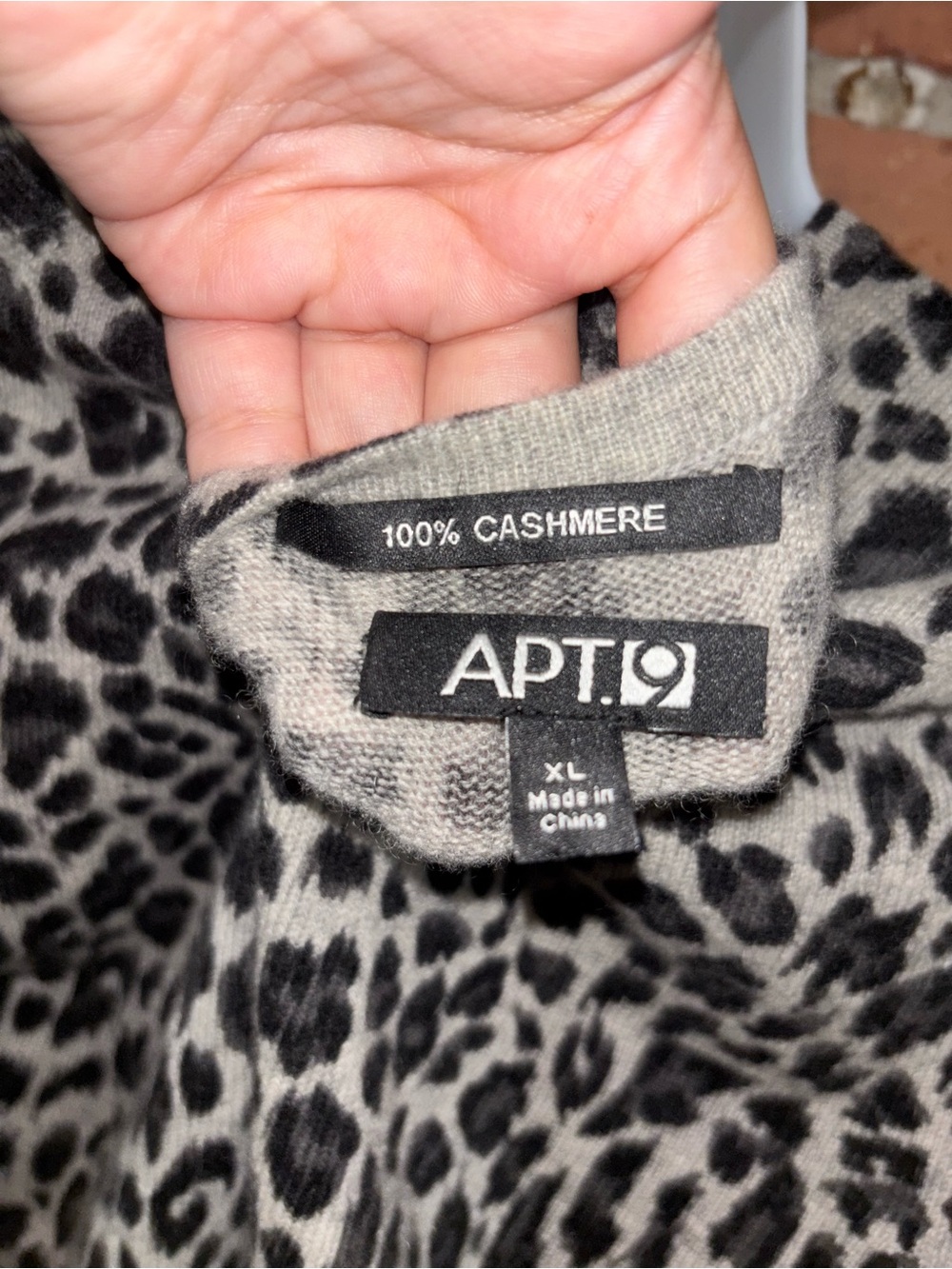 Apt 9. Animal Leopard Print Long-Sleeve Button Cardigan 100% Cashmere - Picture 4 of 4